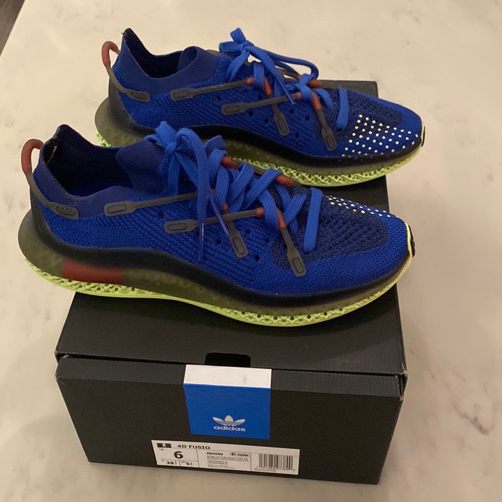 Adidias 4D Fusio - like new condition, tried on to wear, too big so selling.